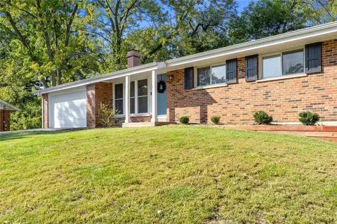 9 Media Ct, Saint Louis, MO 63146