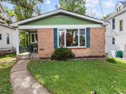 528 Tuxedo Blvd, Webster Groves, MO 63119