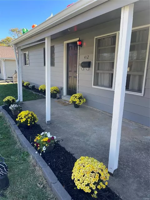 Exterior - 412 Saint John Dr, O'fallon, MO 63366 photo 2 of 6