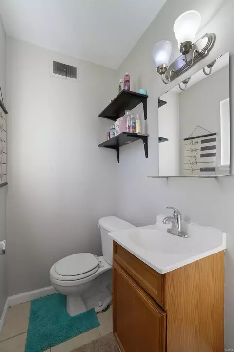Bath - 412 Saint John Dr, O'fallon, MO 63366 photo 2 of 2