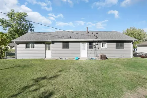 Exterior - 412 Saint John Dr, O'fallon, MO 63366 photo 5 of 6