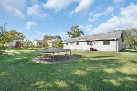 Exterior - 412 Saint John Dr, O'fallon, MO 63366 photo 3 of 6