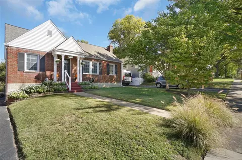 9105 Meadowbrook Ln, Saint Louis, MO 63114