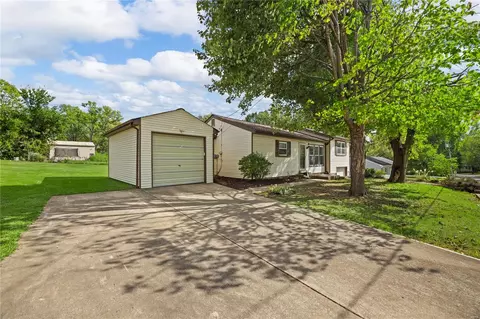 34 Plackemeier Dr, O'fallon, MO 63366