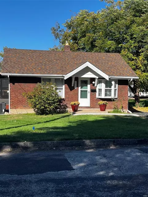 8933 Tudor Ave, Saint Louis, MO 63114