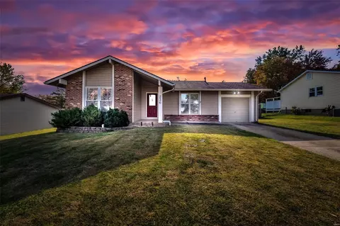 236 Mill Run Ln, Saint Peters, MO 63376