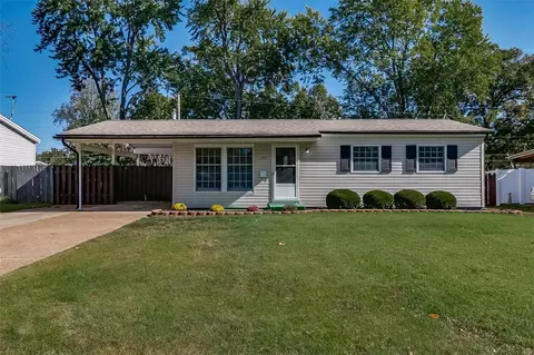 1215 Estes Dr, Florissant, MO 63031