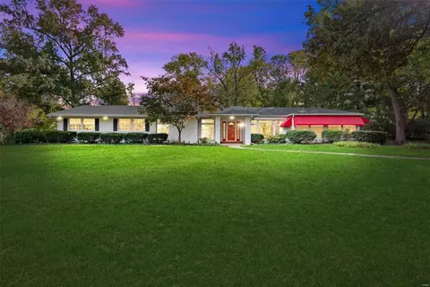 23 Clayton Downs Ln, Saint Louis, MO 63131