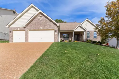 715 Hilltop Terrace Dr, Eureka, MO 63025