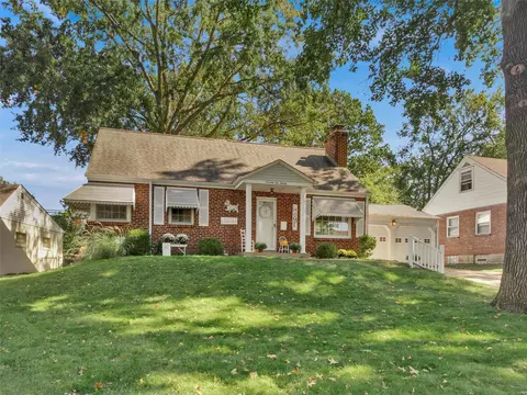 7220 Cranston Dr, Saint Louis, MO 63123