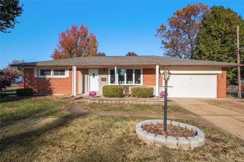 2535 Wembley Dr, Saint Louis, MO 63125