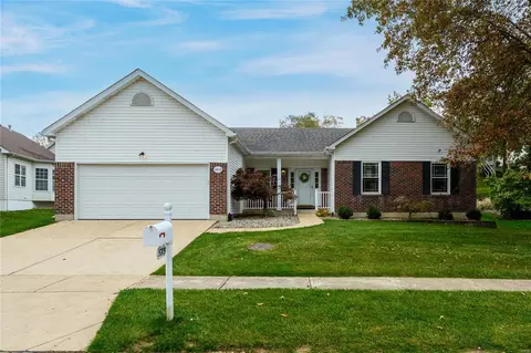 5719 Lilac Trails Dr, Saint Louis, MO 63128