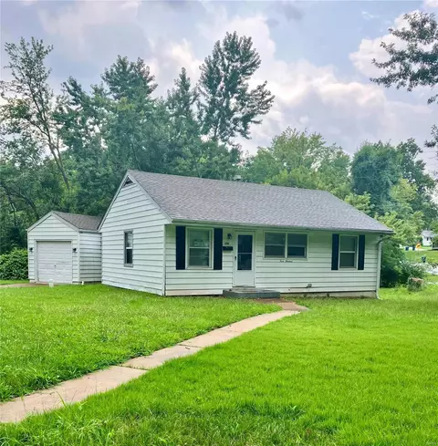 300 Estridge Rd, Saint Louis, MO 63137