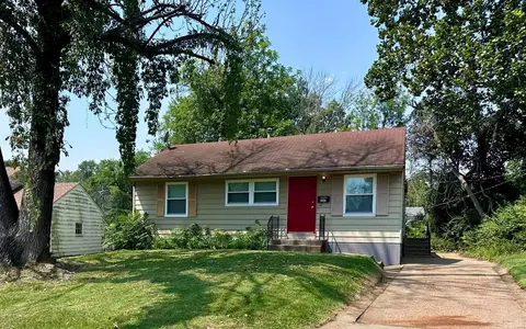 257 Presley Dr, Saint Louis, MO 63137