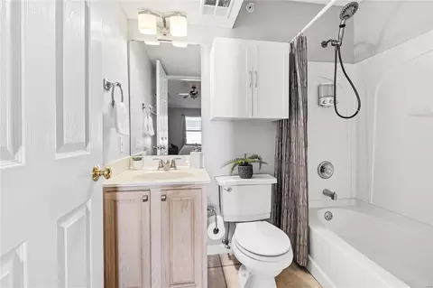 Bath - 1621 Forest Springs Ln #C, Ballwin, MO 63021 photo 1 of 2