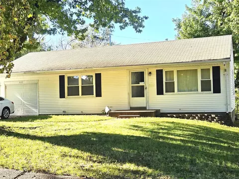 9137 Darnell Pl, Saint Louis, MO 63136