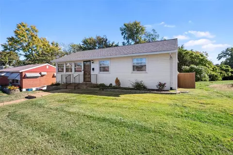 8018 S Laclede Station Rd, Saint Louis, MO 63123