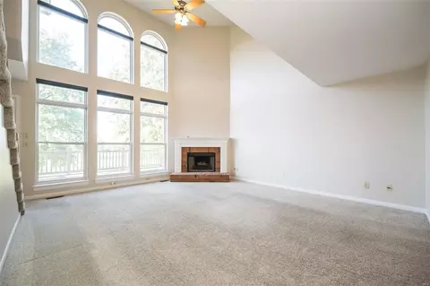 Living - 640 Hawk Run Dr, O'fallon, MO 63368 photo 3 of 6