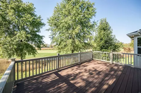 Exterior - 640 Hawk Run Dr, O'fallon, MO 63368 photo 4 of 9