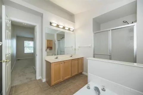 Bath - 640 Hawk Run Dr, O'fallon, MO 63368 photo 3 of 5