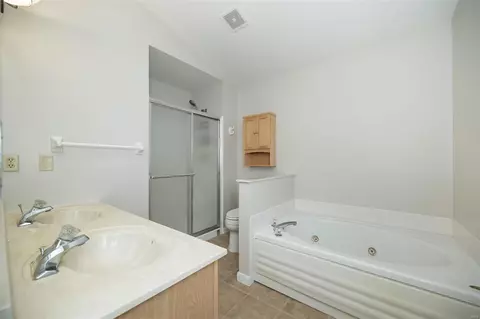 Bath - 640 Hawk Run Dr, O'fallon, MO 63368 photo 2 of 5