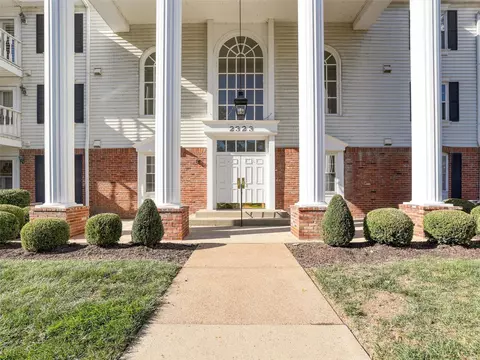 2323 Manor Grv #17, Chesterfield, MO 63017