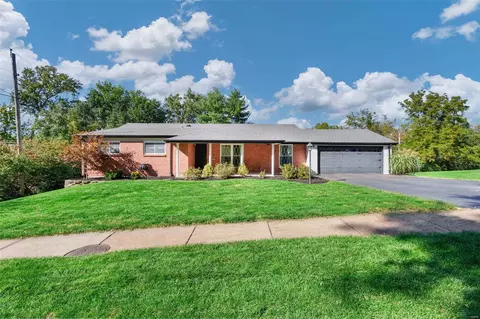 12047 Lake Placid Dr, Saint Louis, MO 63146