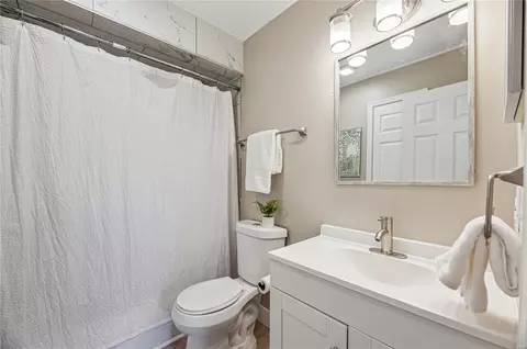 Bath - 573 Monceau Dr, Ferguson, MO 63135 photo 2 of 3