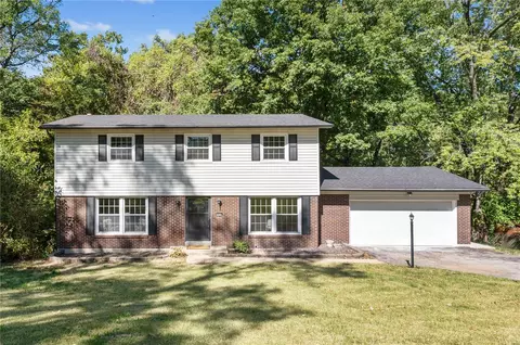Exterior - 573 Monceau Dr, Ferguson, MO 63135 photo 2 of 4
