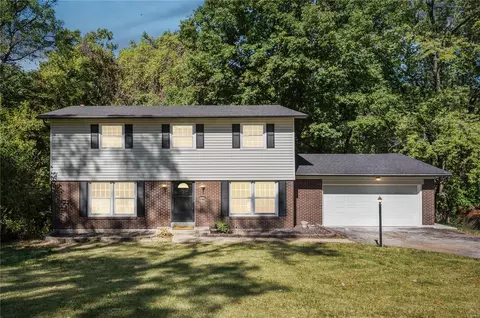 573 Monceau Dr, Ferguson, MO 63135