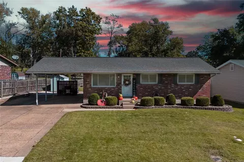 755 Ivygate Dr, Saint Louis, MO 63129