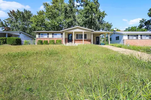 1447 Cove Ln, Saint Louis, MO 63138