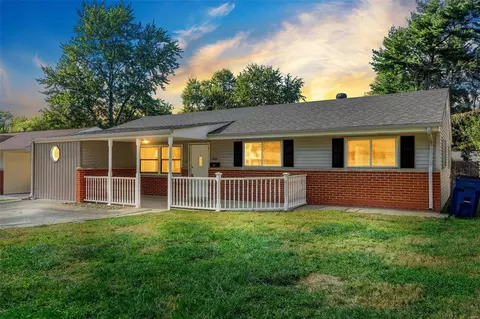 9831 Winn Dr, Saint Louis, MO 63134