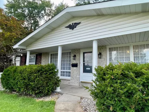 465 Albert Dr, Florissant, MO 63031