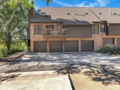 5133 Hollow Wood Ct #D, Saint Louis, MO 63128