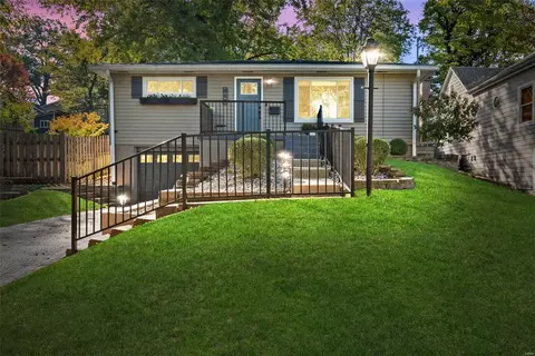 864 Clark Ave, Webster Groves, MO 63119