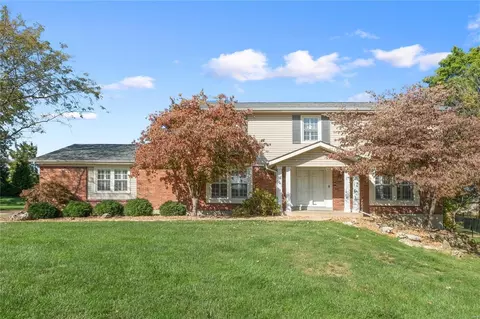 12637 Conway Club Ct, Creve Coeur, MO 63141
