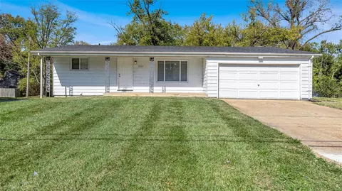 12103 Larimore Rd, Saint Louis, MO 63138
