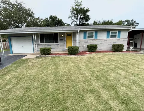 1845 Apple Blossom Ct, Florissant, MO 63031