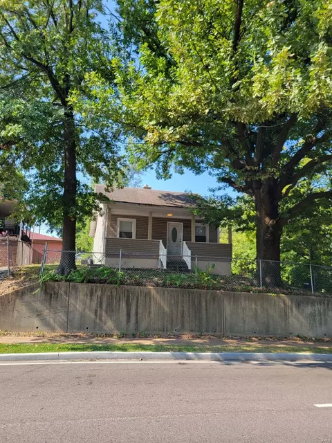 4020 Bayless Ave, Saint Louis, MO 63125