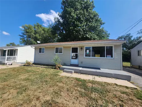 3124 Quiet Ln, Breckenridge Hills, MO 63114