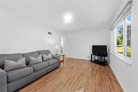 Living - 217 Ballwin Ave, Ballwin, MO 63021 photo 1 of 1