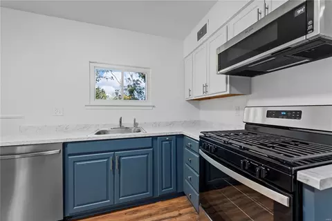 Kitchen - 217 Ballwin Ave, Ballwin, MO 63021 photo 2 of 3