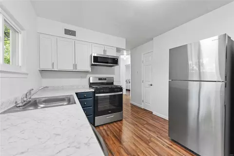 Kitchen - 217 Ballwin Ave, Ballwin, MO 63021 photo 3 of 3