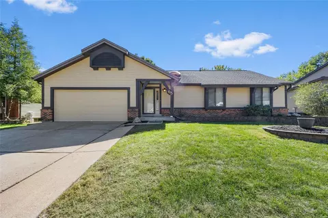 65 Majestic Ct, Fenton, MO 63026