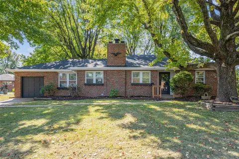 144 Signal Hill Dr, Saint Louis, MO 63121
