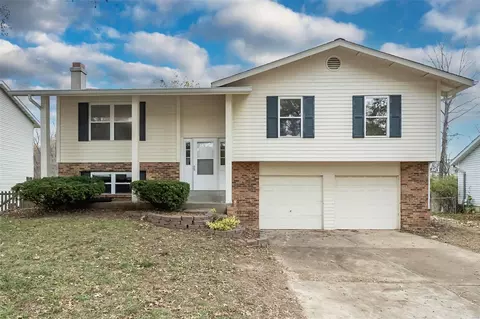 1440 Navaho Trl, Saint Charles, MO 63304