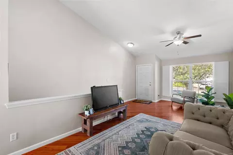 Living - 117 Hunters Run Ct, Eureka, MO 63025 photo 2 of 2