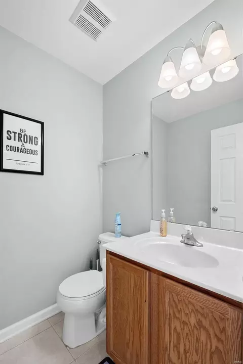 Bath - 117 Hunters Run Ct, Eureka, MO 63025 photo 1 of 4