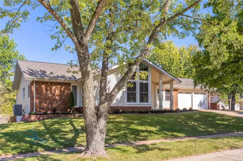 2188 Silverwood Ln, Chesterfield, MO 63017